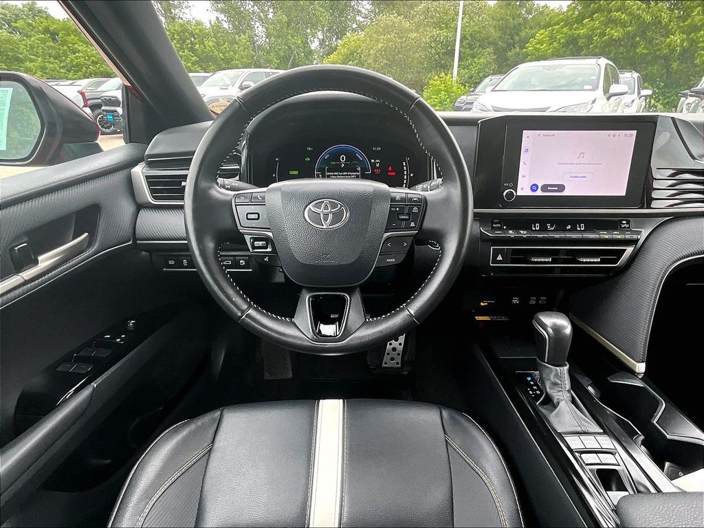 2025 Toyota Camry — photo 17