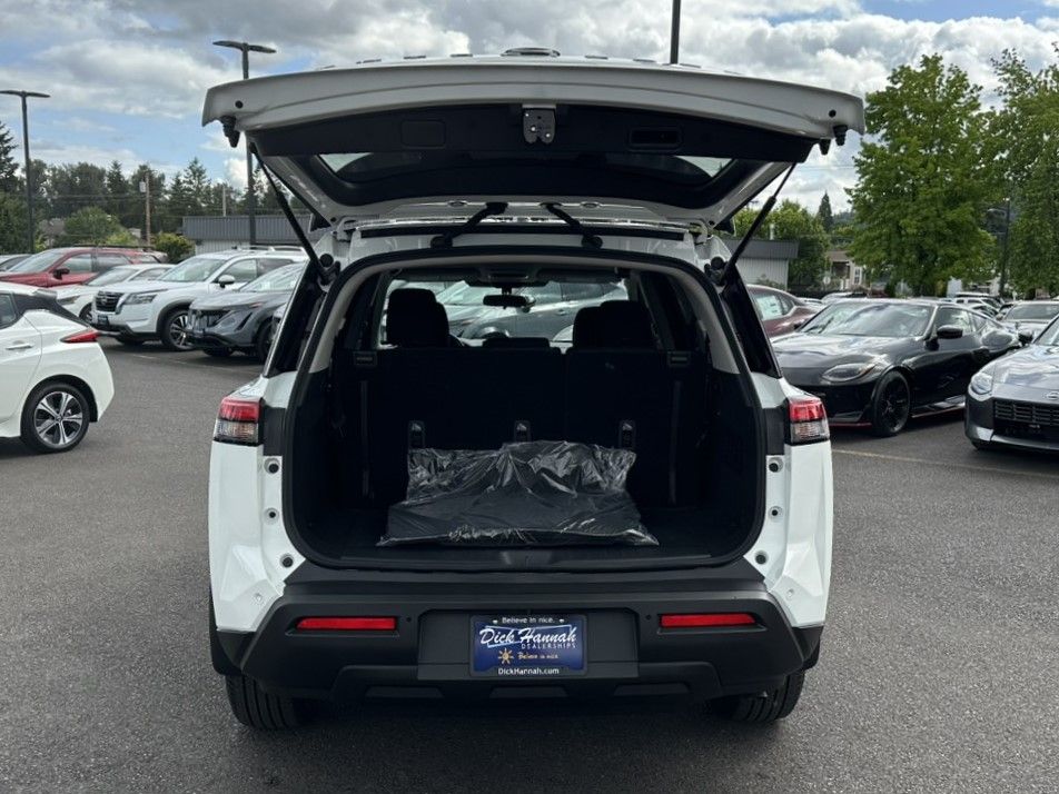 2025 Nissan Pathfinder S