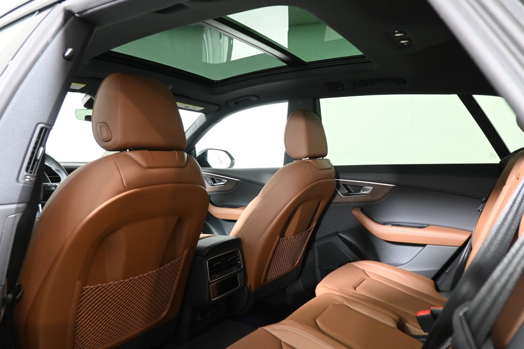 Thumbnail: 2025 Audi Q8 - 27