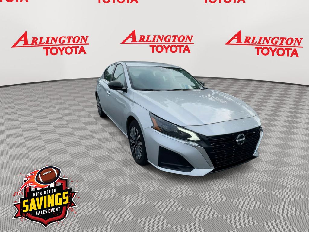 Used 2024 Nissan Altima Sedan
