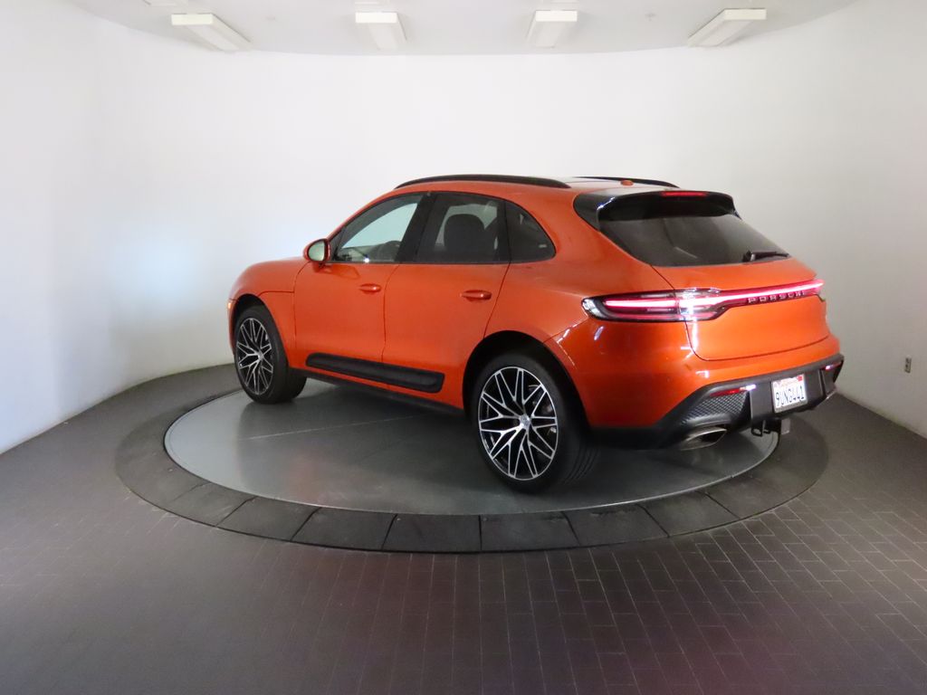 Thumbnail: 2025 Porsche Macan - 3