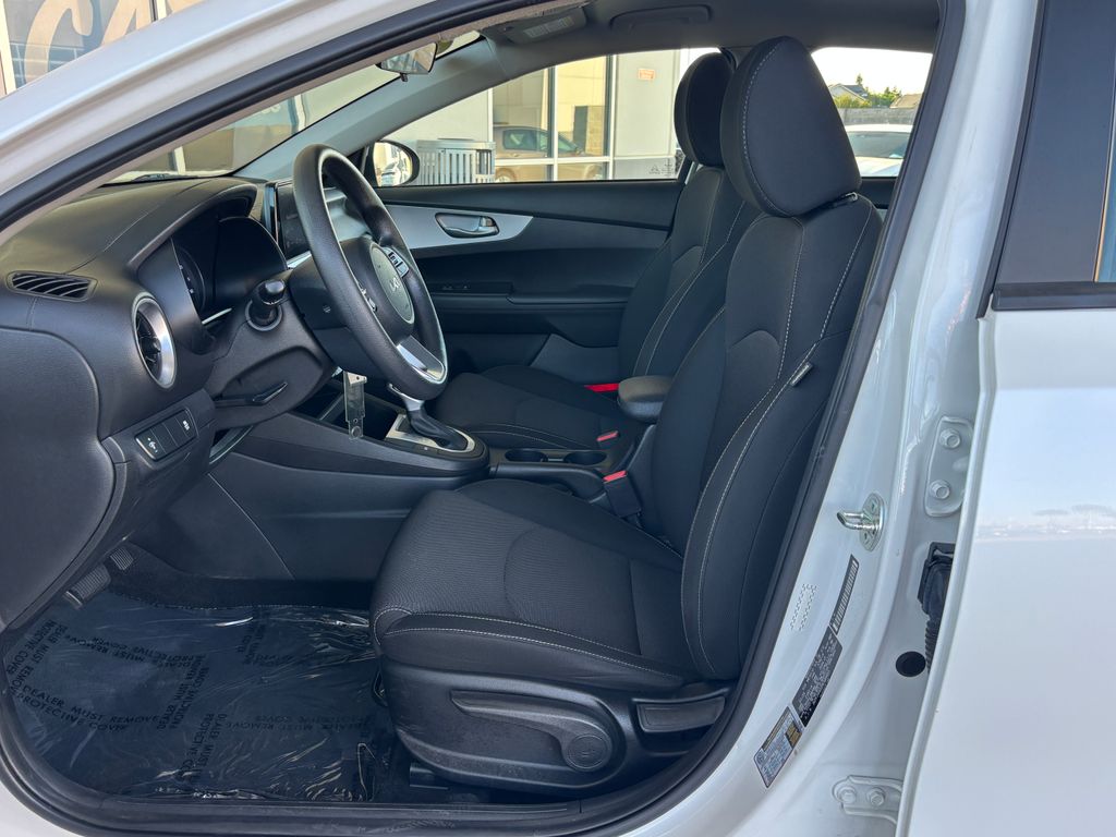 Thumbnail: 2023 Kia Forte - 19