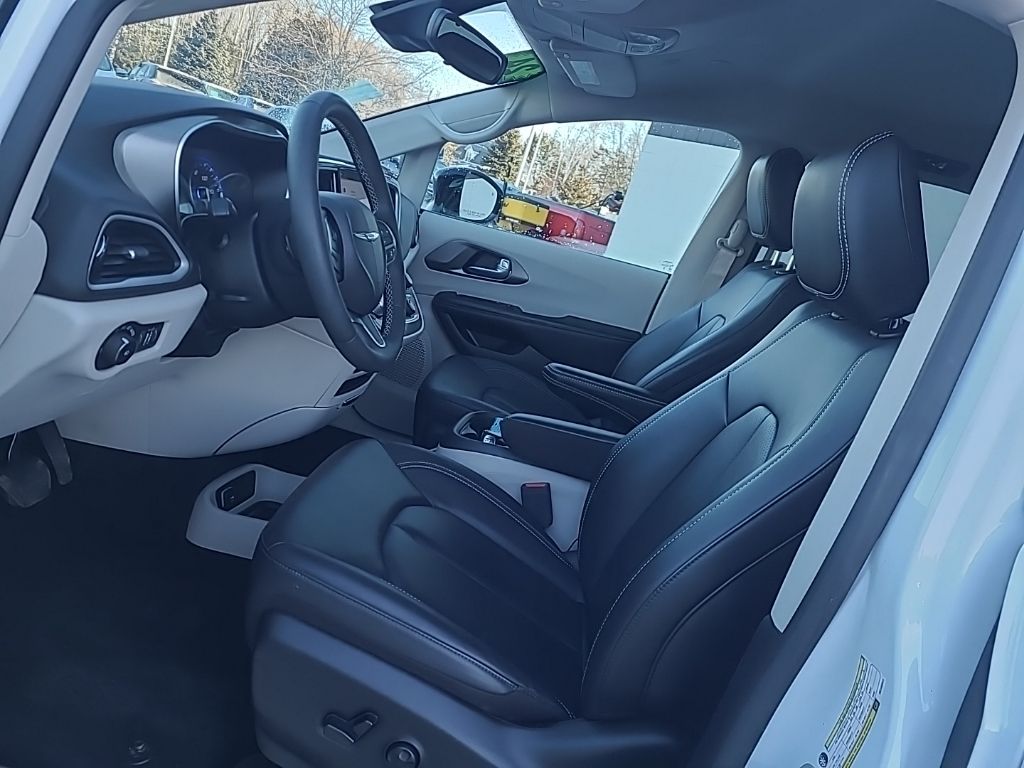 used 2024 Chrysler Pacifica car, priced at $29,988