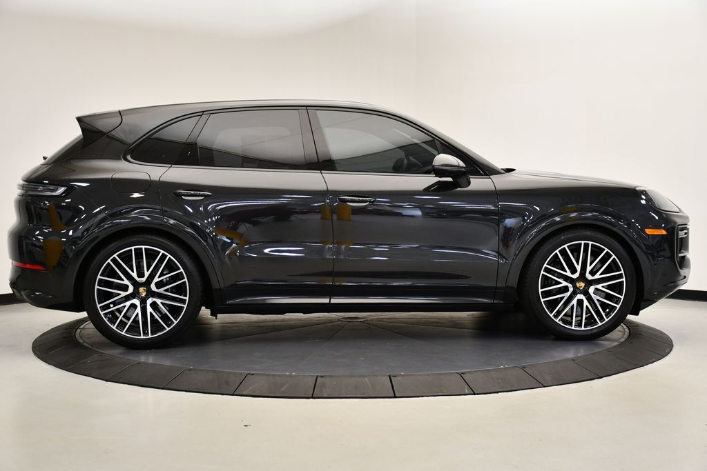 2024 Porsche Cayenne Turbo E-Hybrid 8