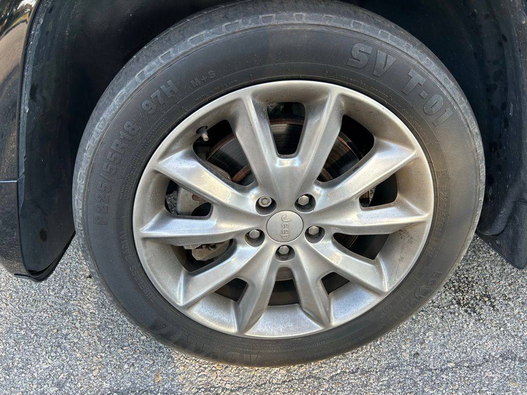 Thumbnail: 2018 Jeep Cherokee - 9