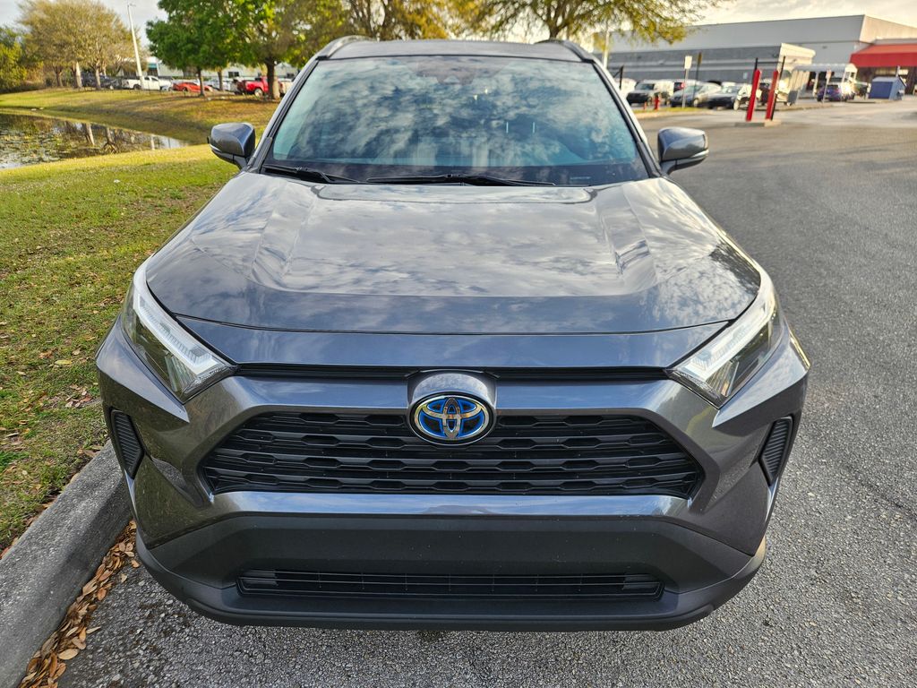 2022 Toyota RAV4 XLE 8