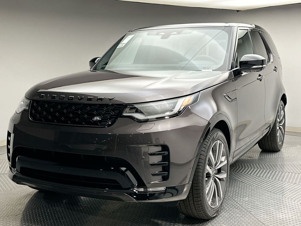 2025 Land Rover Discovery Dynamic SE -
                Paramus, NJ