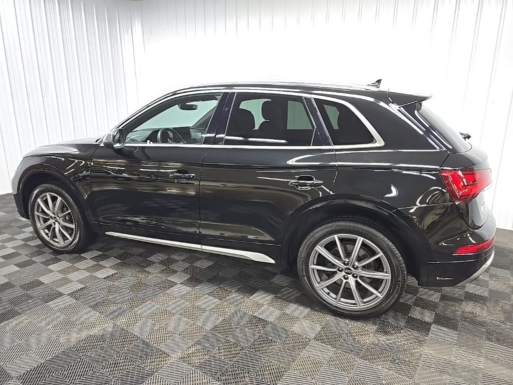 View vehicle photo 4