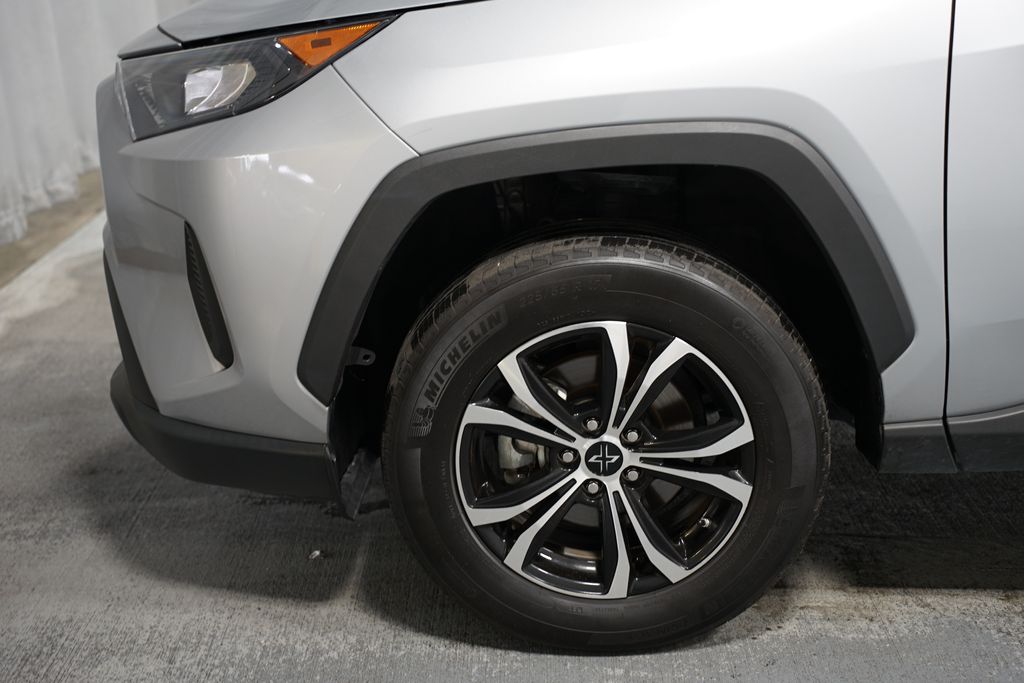 2022 Toyota RAV4 LE 5
