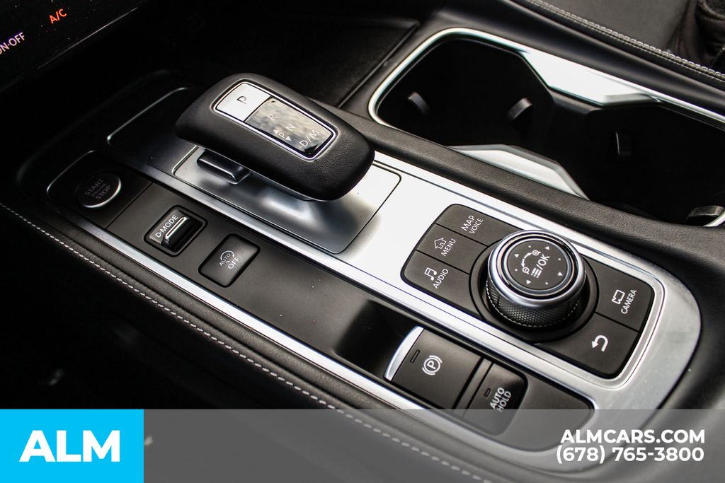 Used 2023 Silver INFINITI LUXE image 39