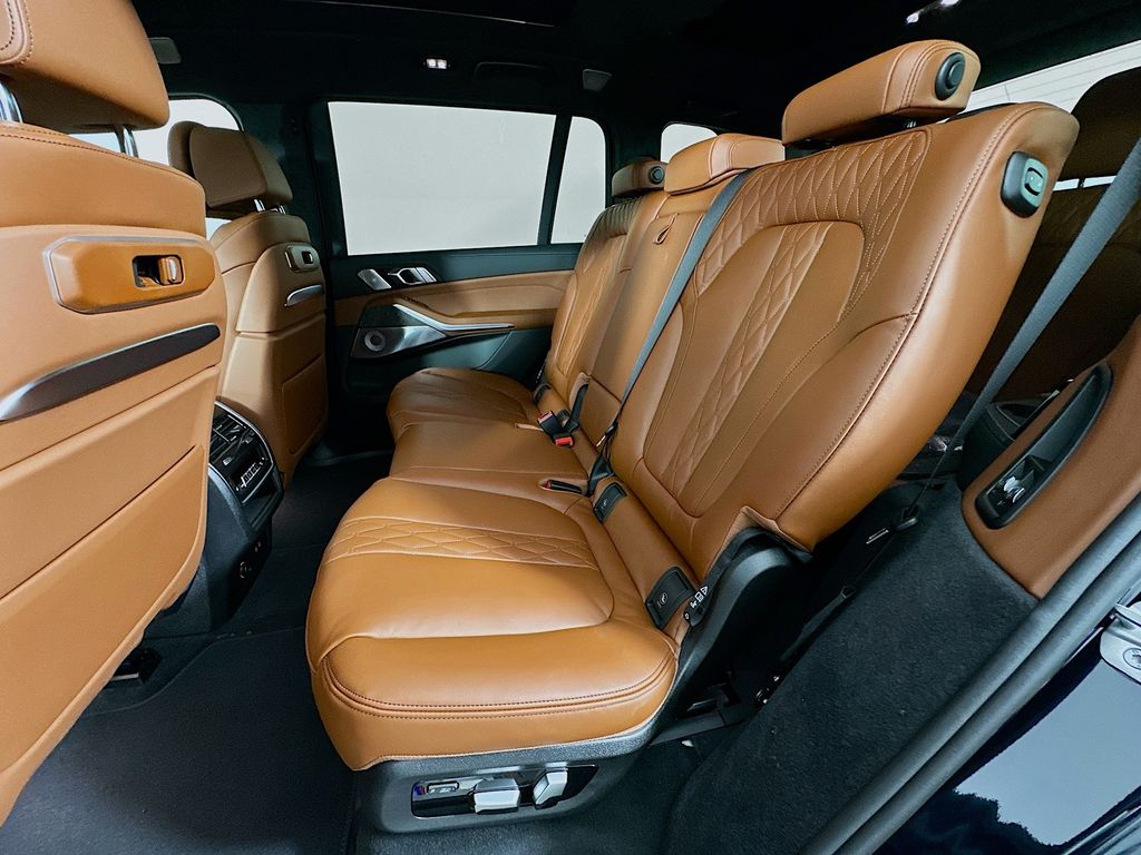 Thumbnail: 2026 BMW X7 - 17