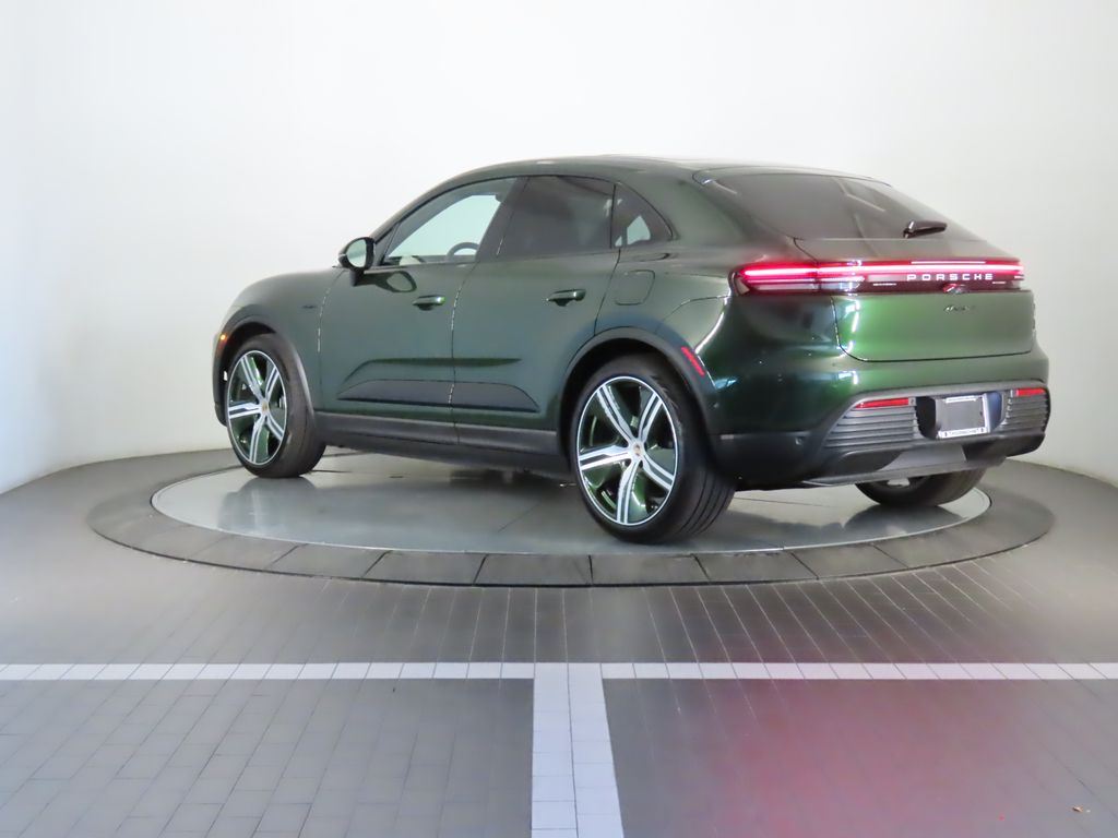 Thumbnail: 2024 Porsche Macan - 3