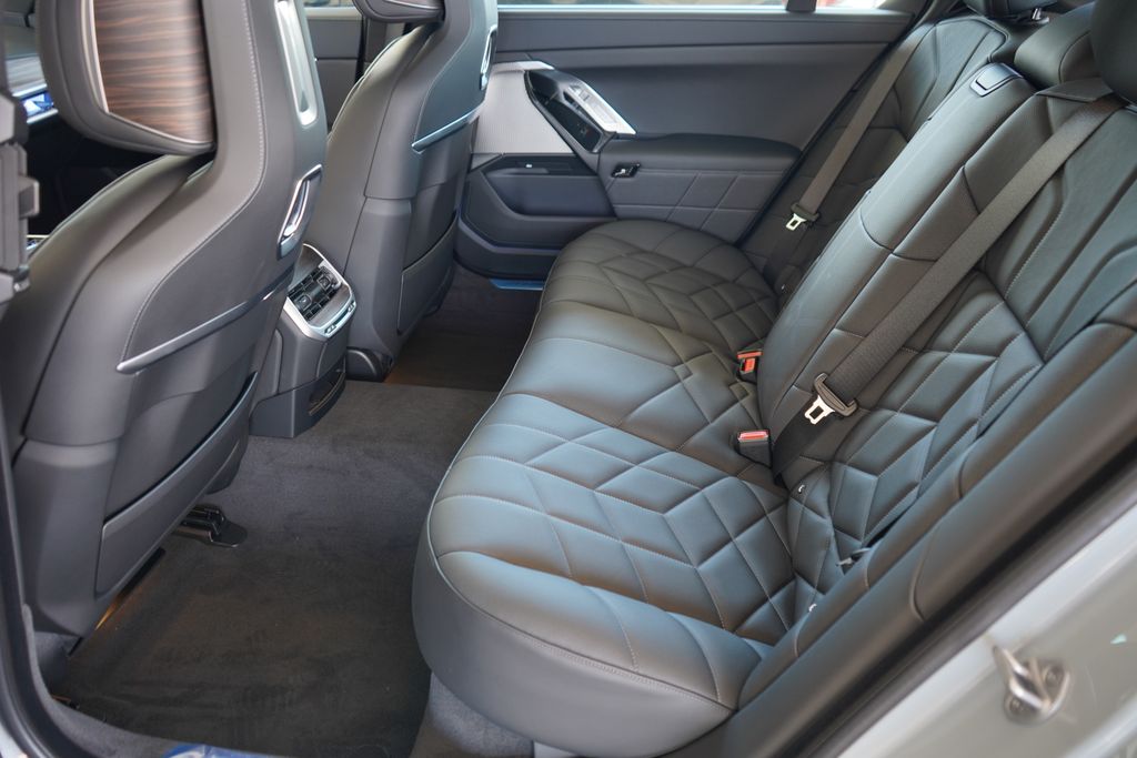 Thumbnail: 2025 BMW 7 Series - 20