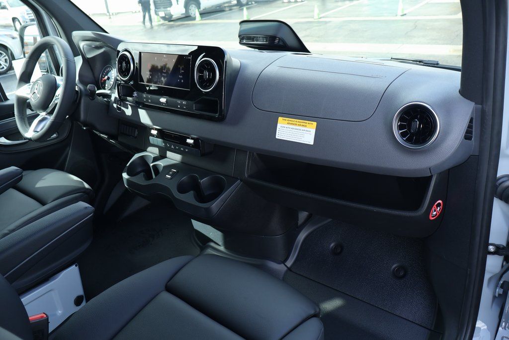 Thumbnail: 2026 Mercedes-Benz Sprinter - 5