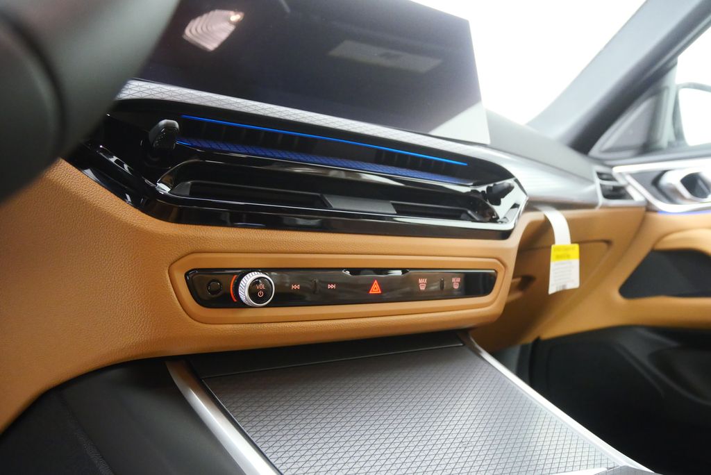 Thumbnail: 2025 BMW i4 - 19