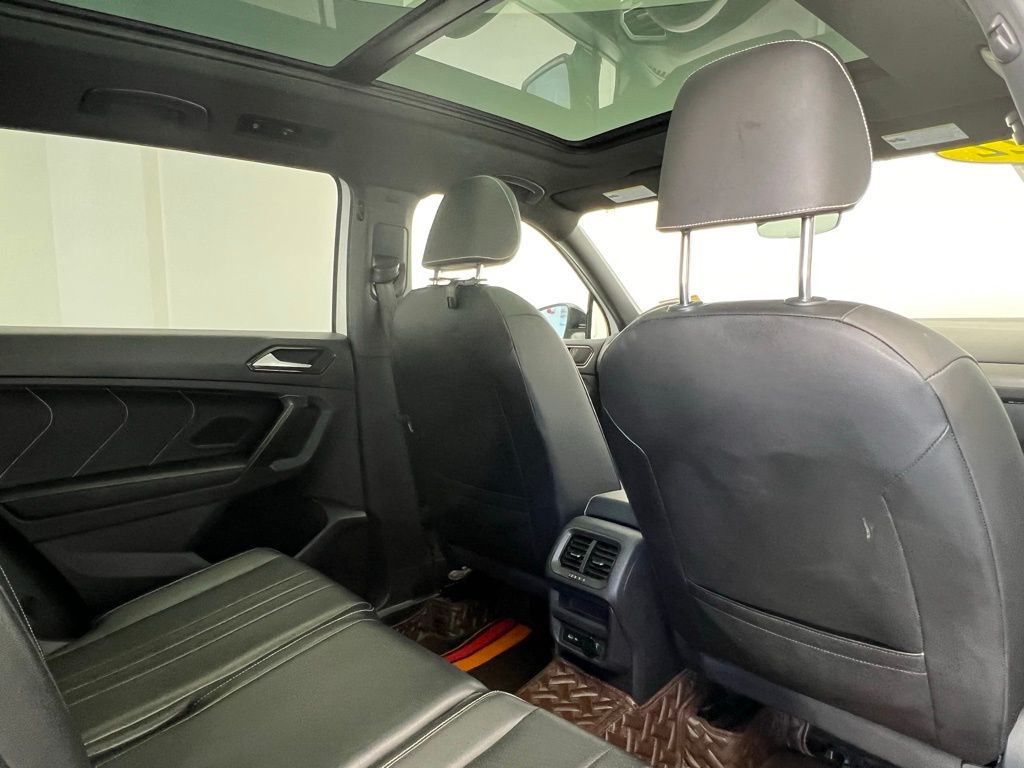 Thumbnail: 2022 Volkswagen Tiguan - 8