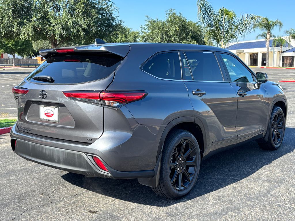 Thumbnail: 2023 Toyota Highlander - 5