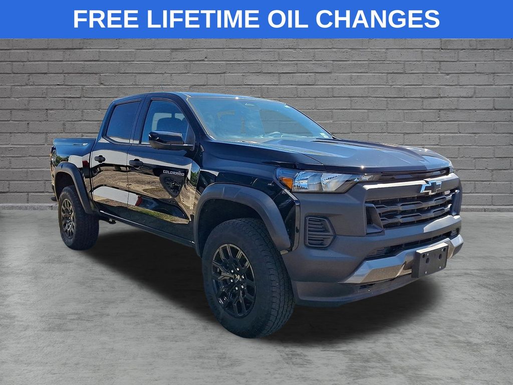 Black 2024 Chevrolet Colorado Pickup Truck Four-Wheel Drive 8-Speed Automatic