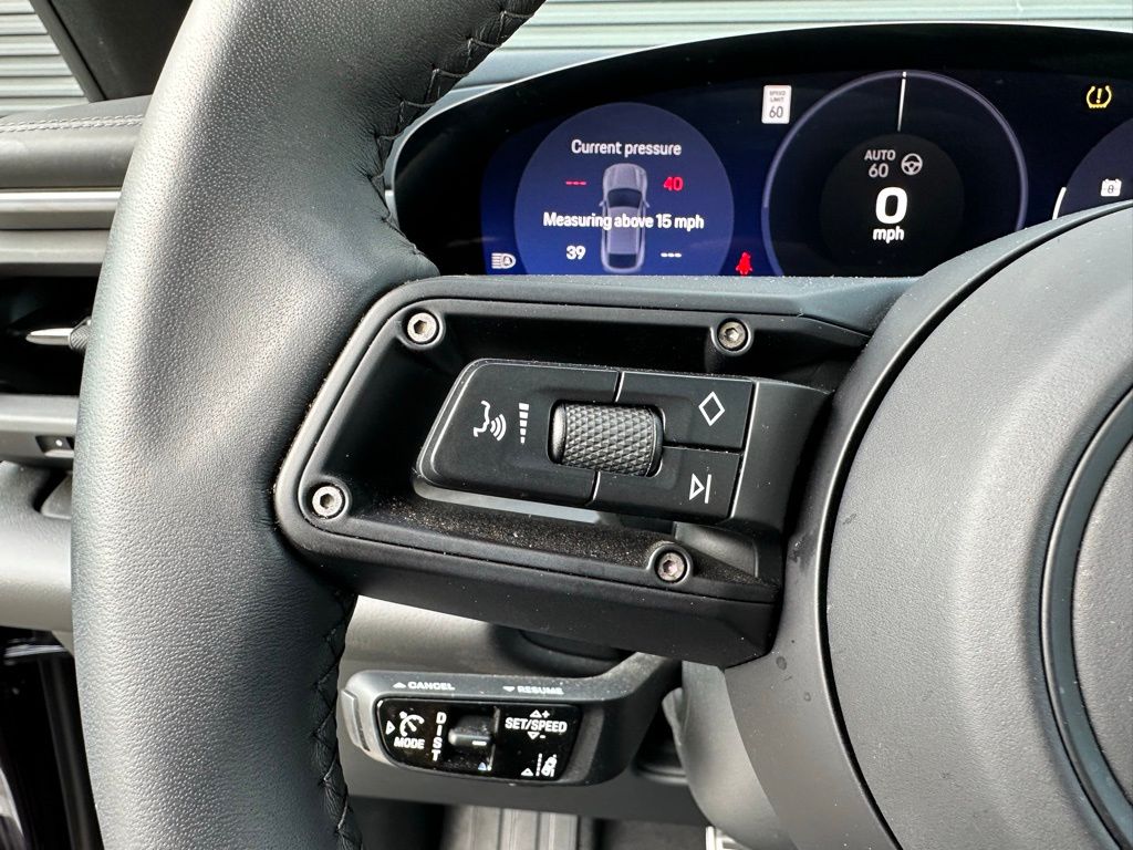 Thumbnail: 2025 Porsche Macan - 17