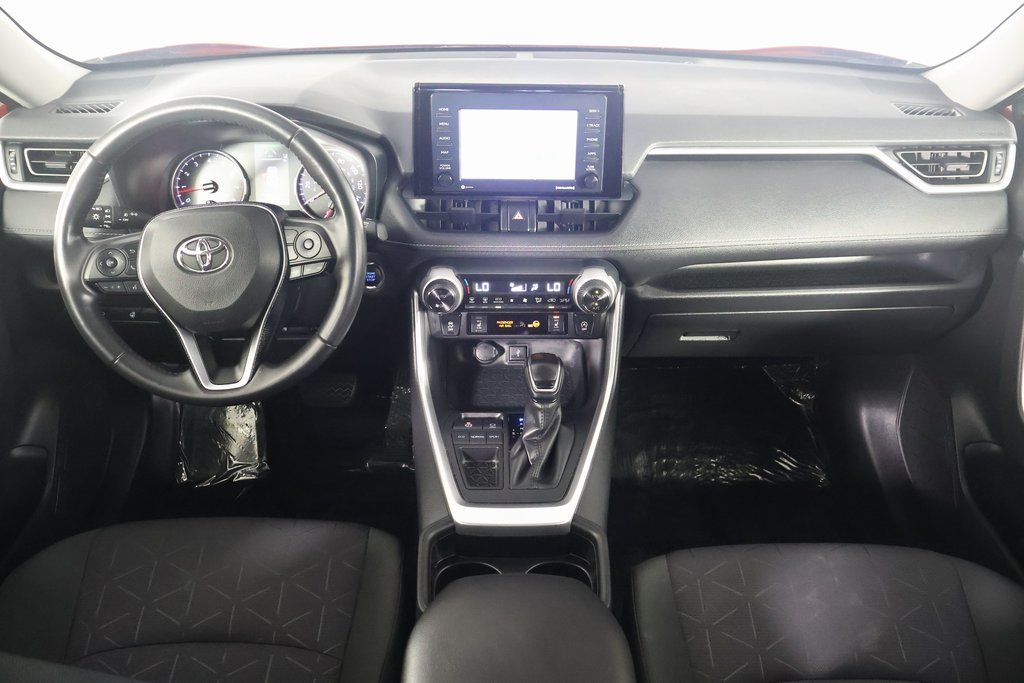 2021 Toyota RAV4 XLE 8