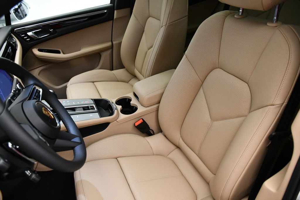 Thumbnail: 2025 Porsche Macan - 5