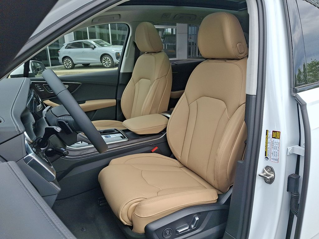 Thumbnail: 2026 Audi Q7 - 10