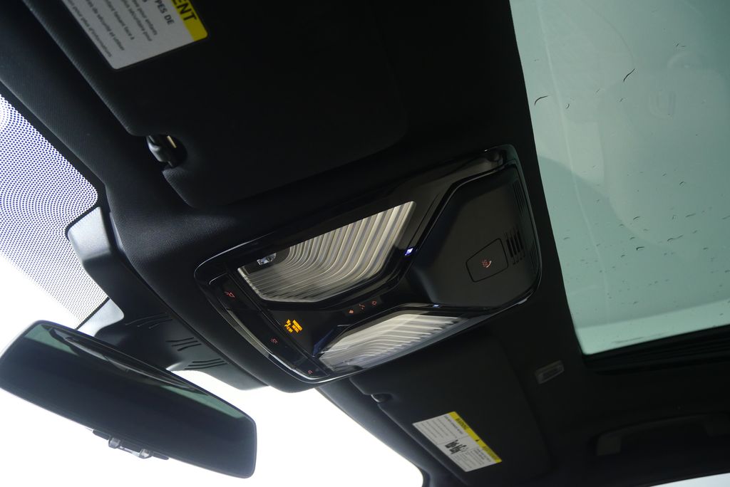 Thumbnail: 2023 BMW 5 Series - 21