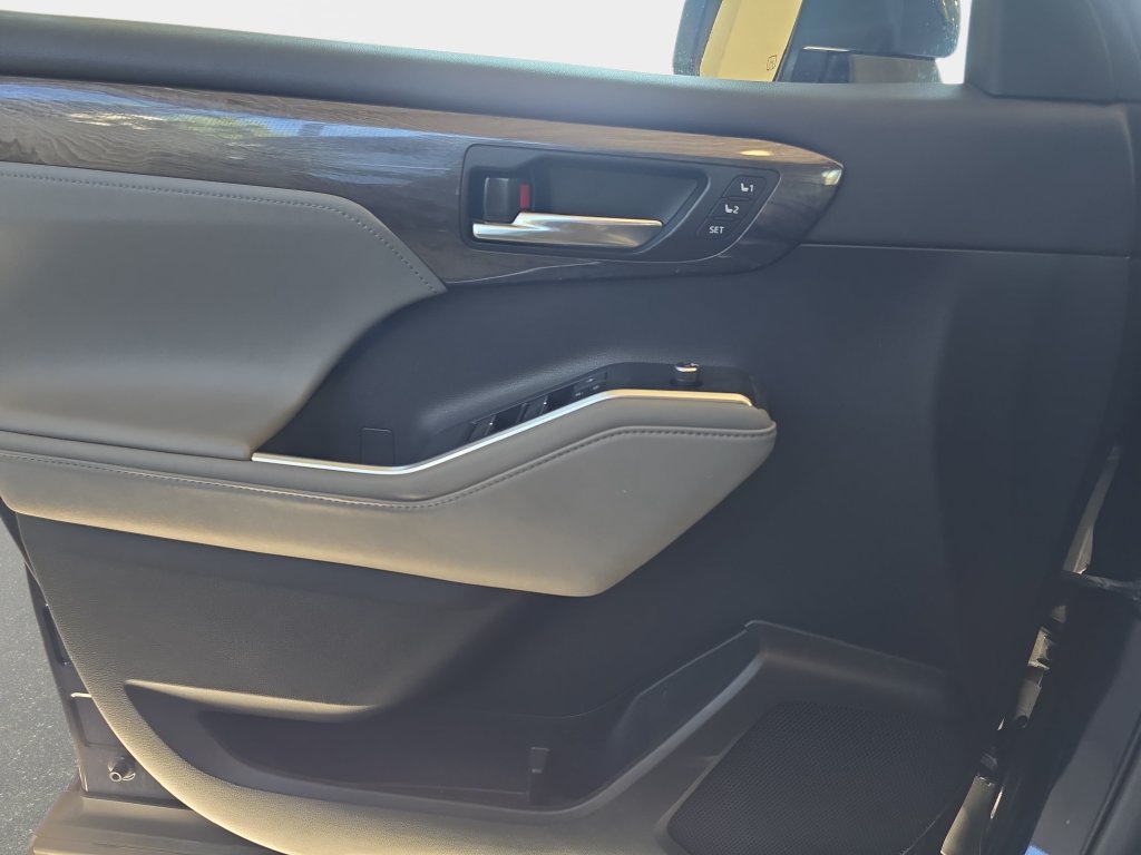 Used 2020 Blue Toyota Platinum image 29