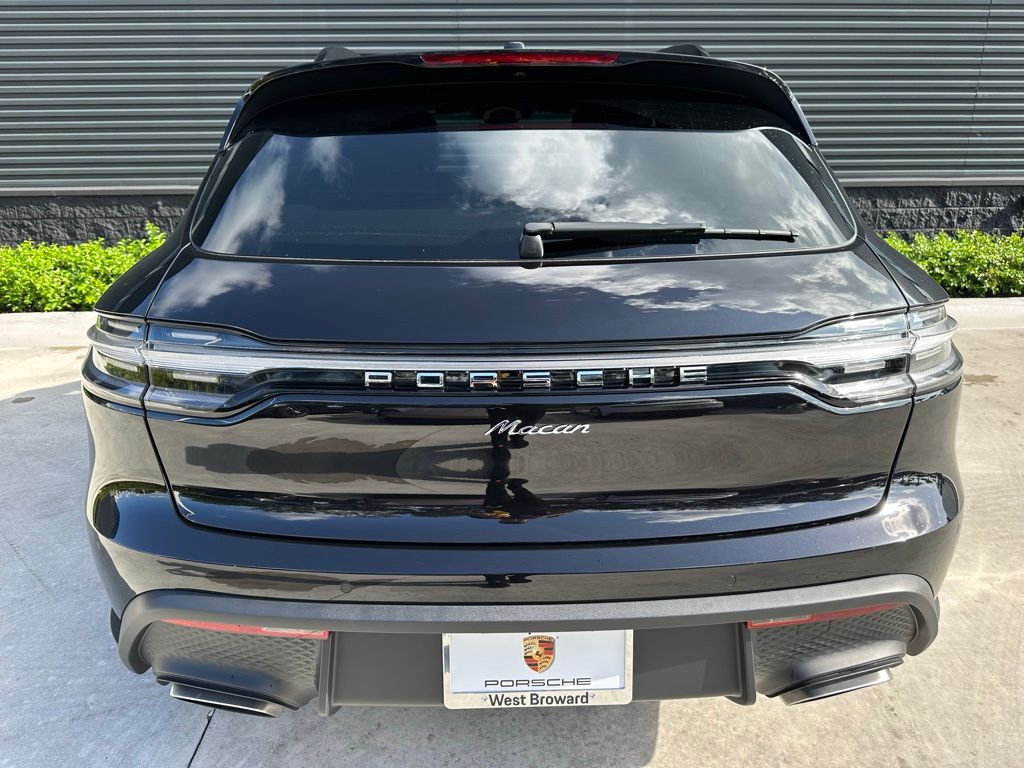 2025 Porsche Macan  10