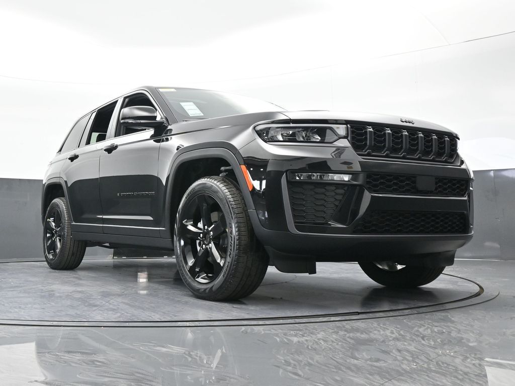 New 2026 Diamond Black Crystal Pearlcoat Jeep Limited image 58