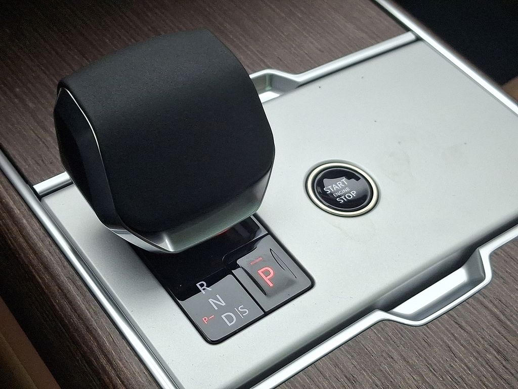 Thumbnail: 2026 Land Rover Range Rover - 13