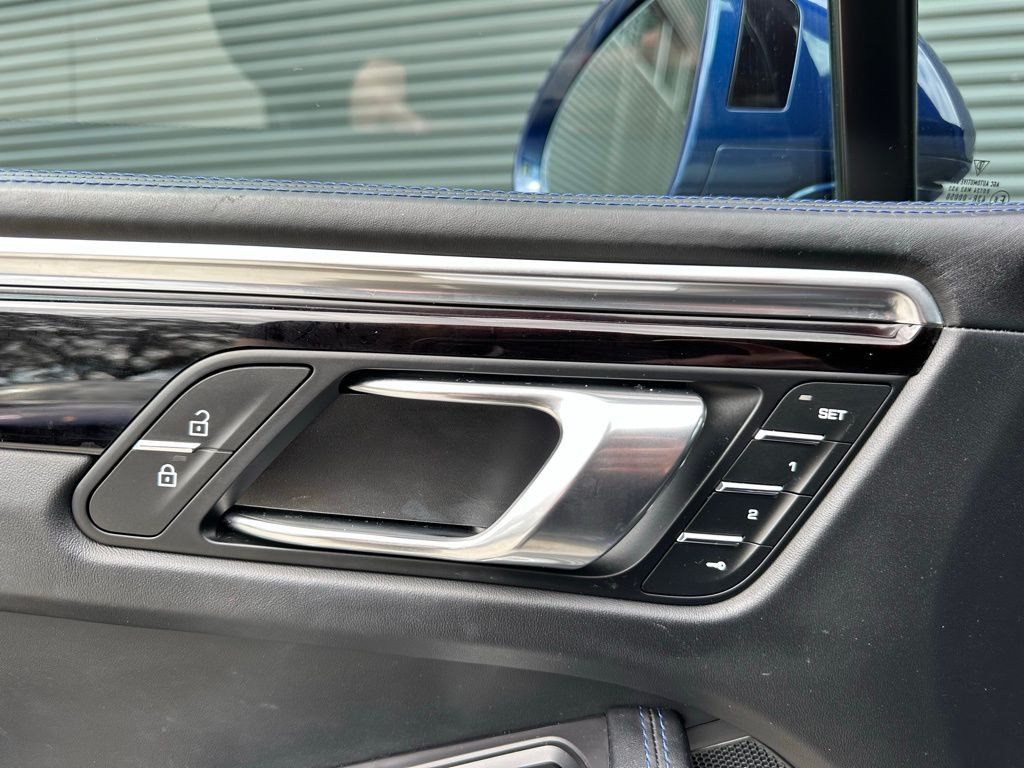 Thumbnail: 2023 Porsche Macan - 19