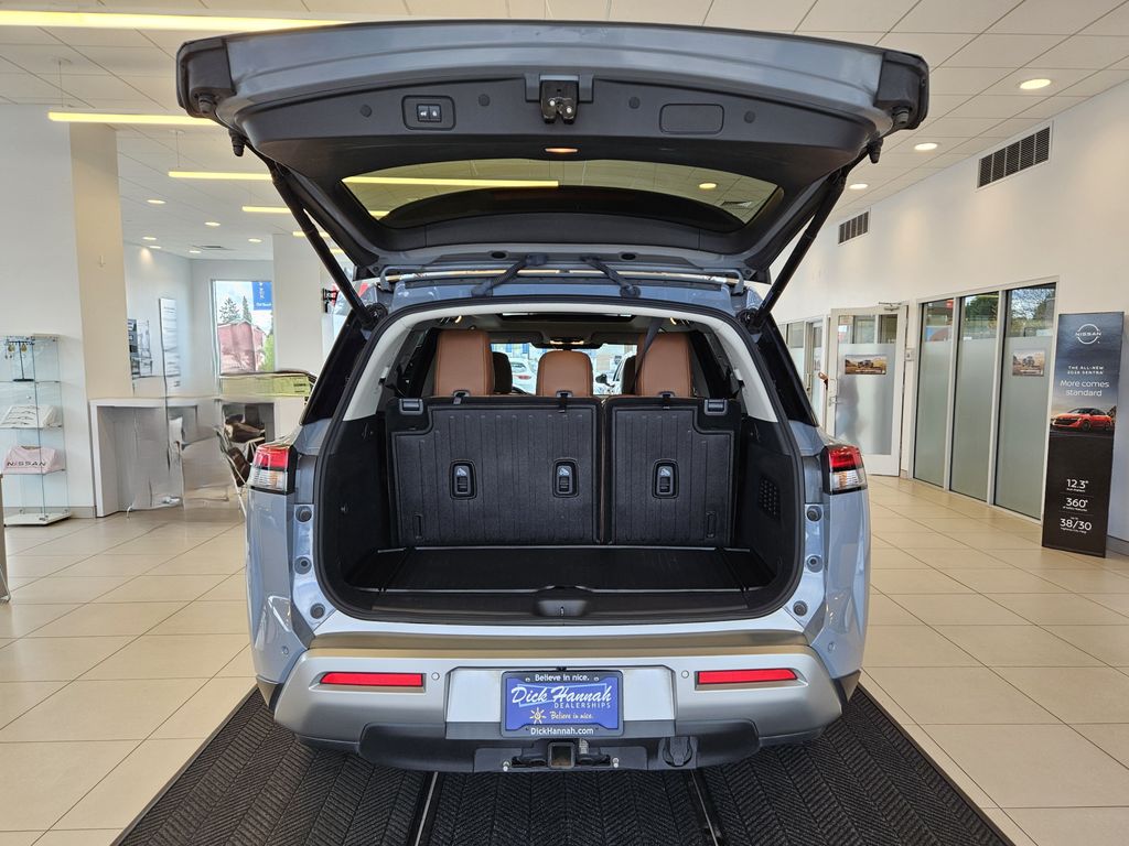 2023 Nissan Pathfinder Platinum