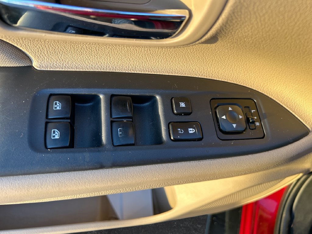 Thumbnail: 2016 Mitsubishi Outlander - 12
