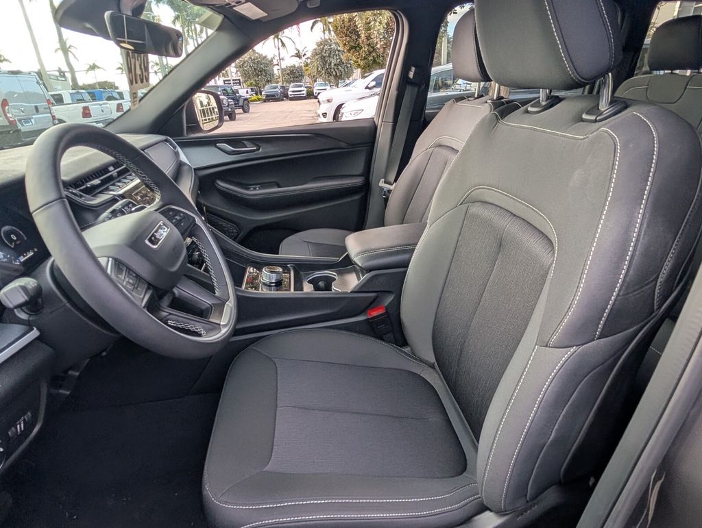 new 2025 Jeep Grand Cherokee car, priced at $26,420