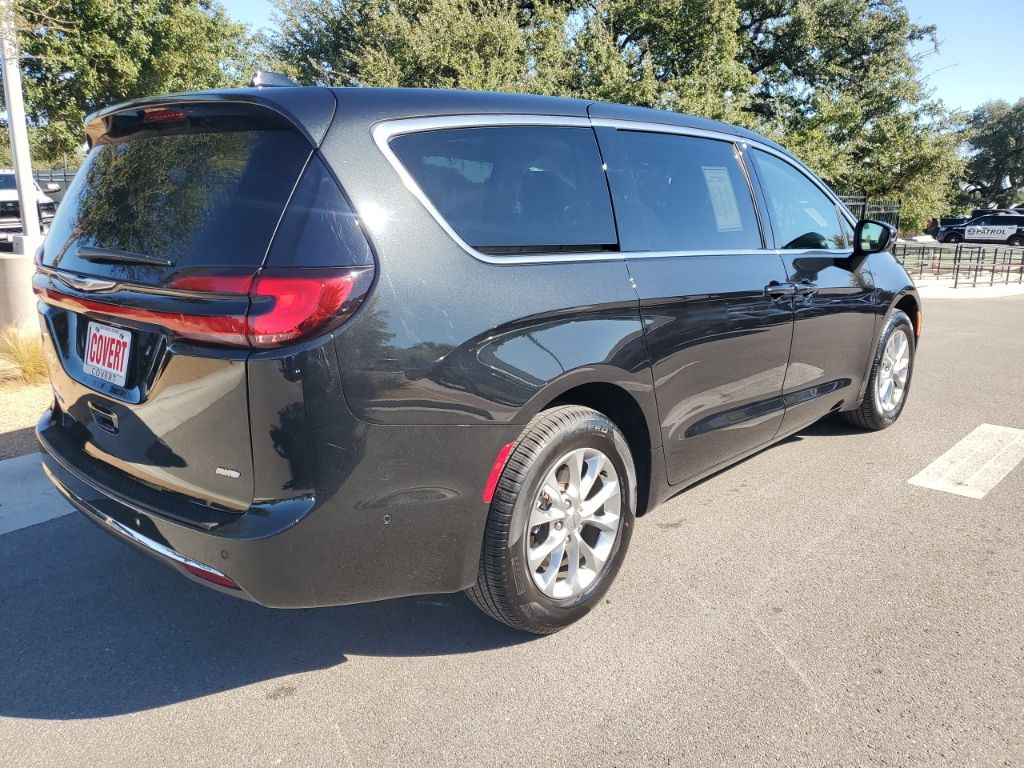 Used Car 2023 Chrysler Pacifica  Touring L For Sale Under $40,000 In Austin, Texas