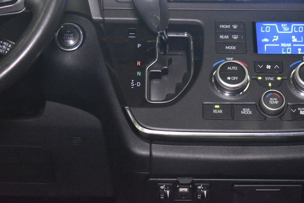 Thumbnail: 2019 Toyota Sienna - 18