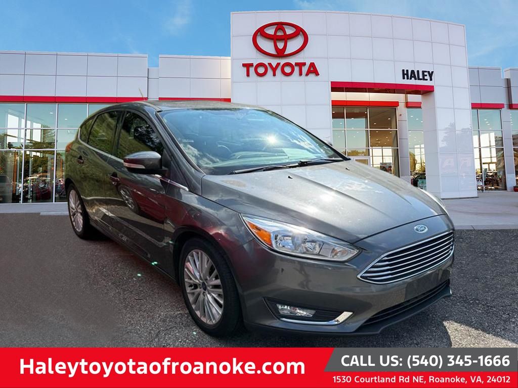 Gray (Magnetic) 2018 Ford Focus Hatchback Front-Wheel Drive 6-Speed Automatic