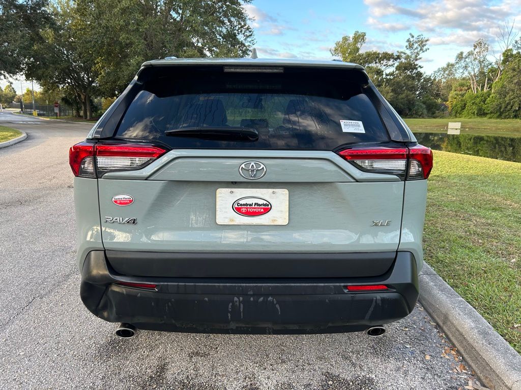 Thumbnail: 2022 Toyota RAV4 - 4