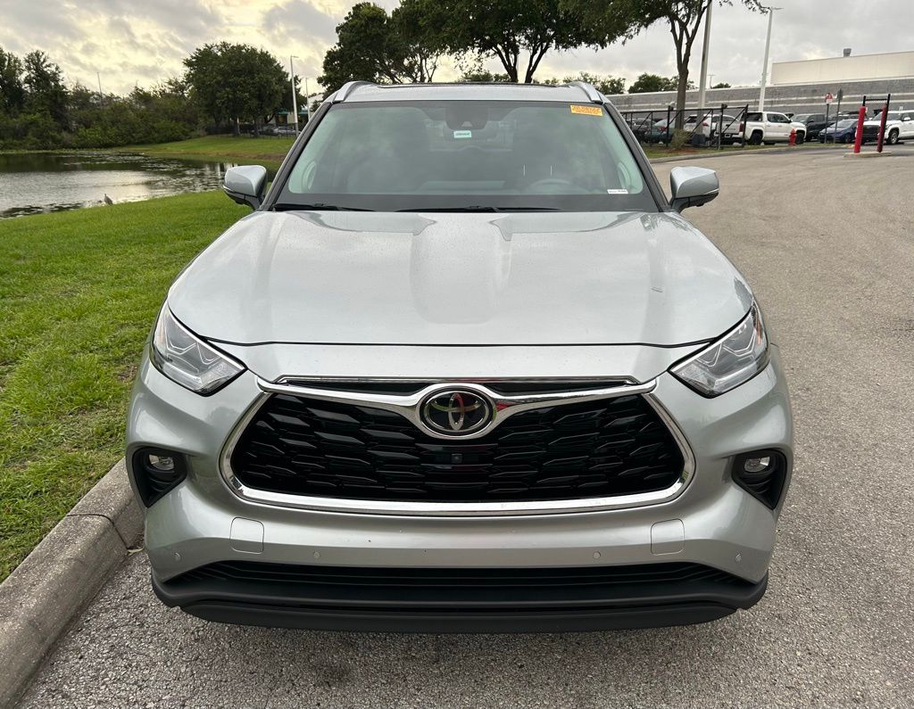 Thumbnail: 2024 Toyota Highlander - 9