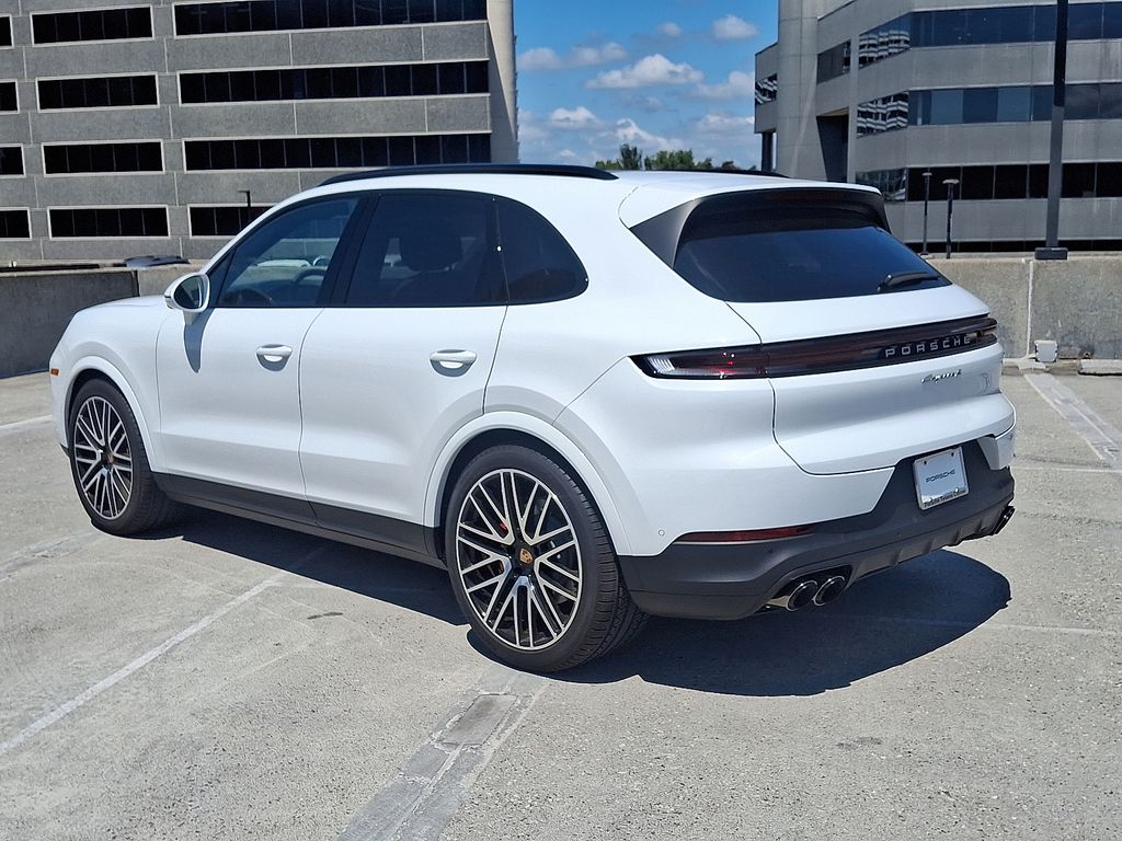 Thumbnail: 2025 Porsche Cayenne - 10