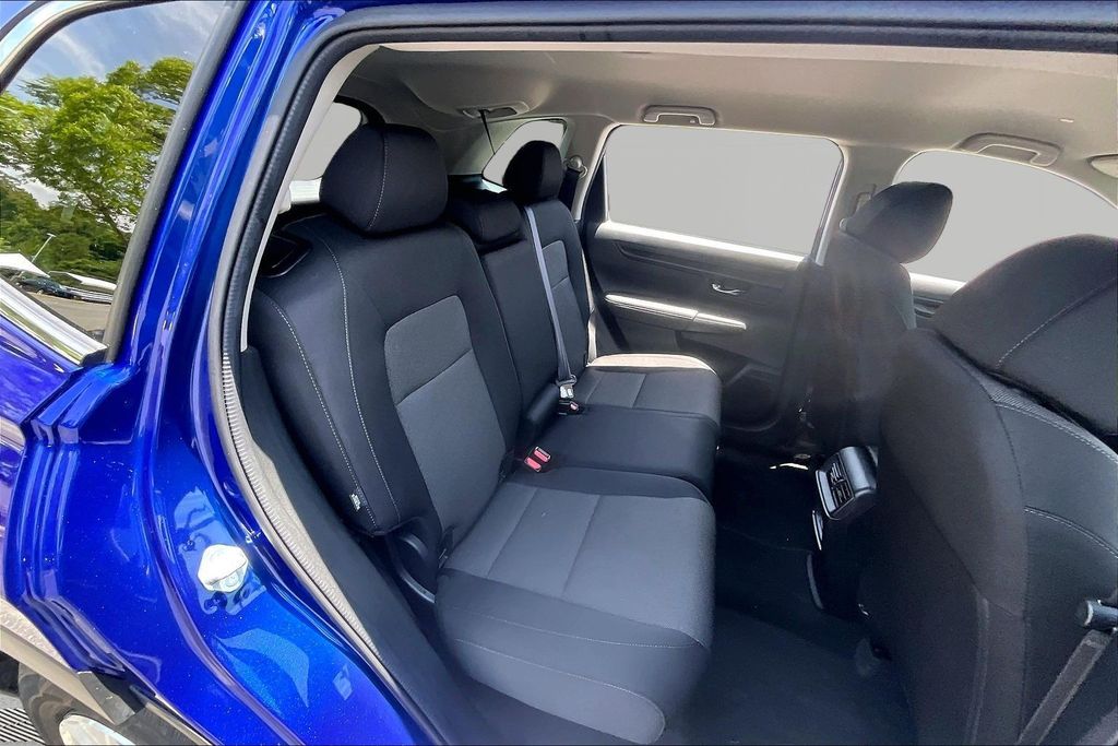 2025 Honda CR-V LX - Photo 17