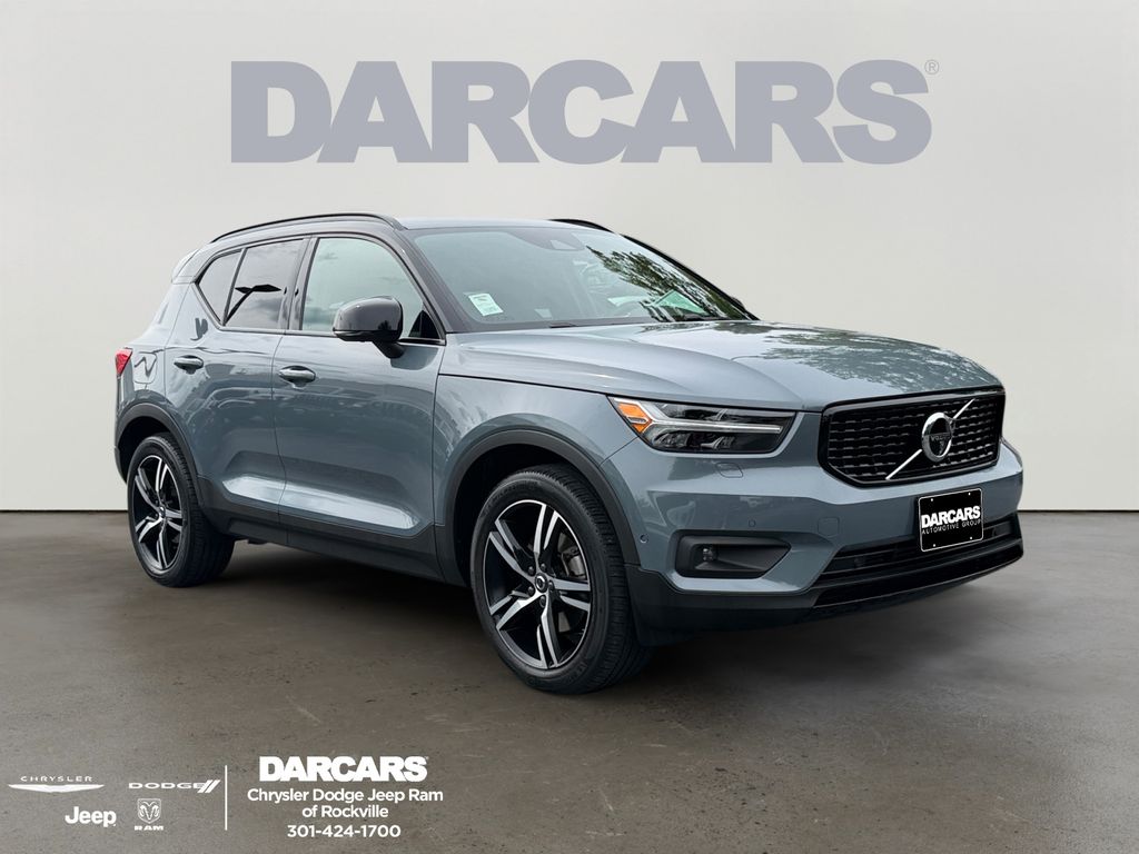  2022 Volvo XC40 T5 R-Design AWD   
