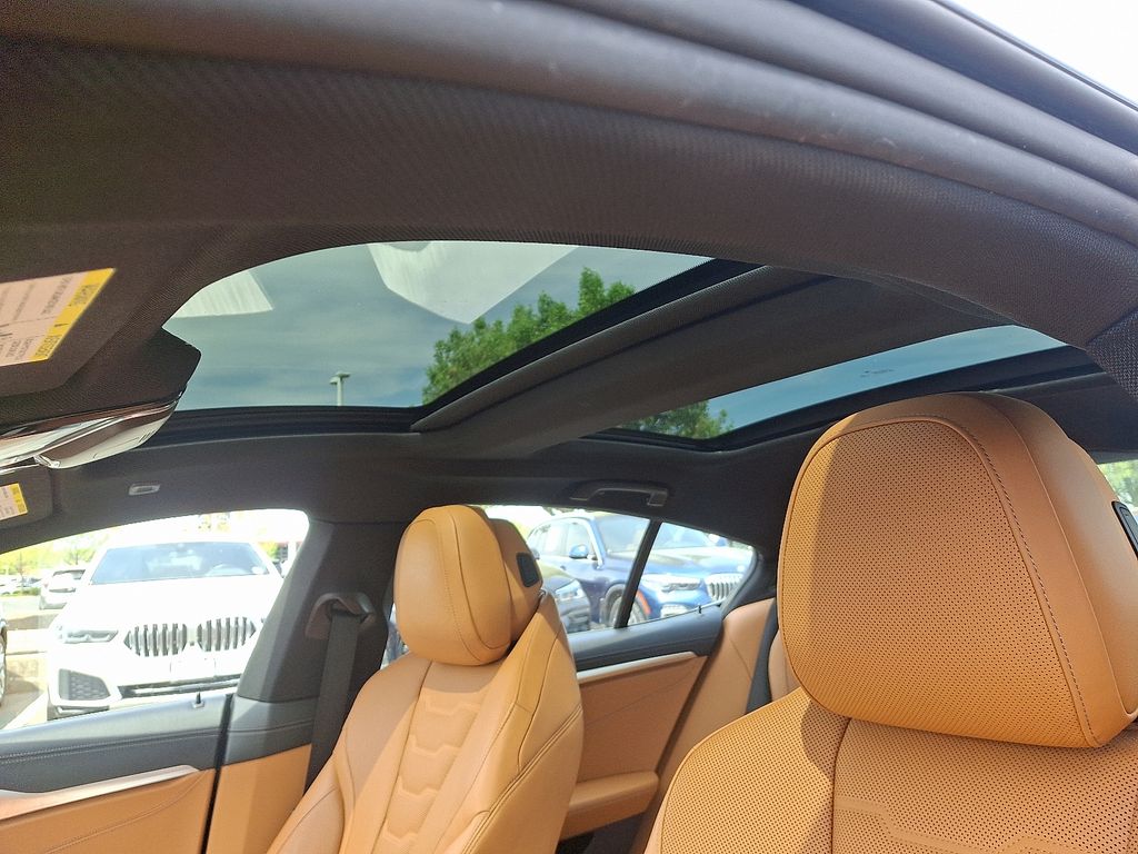 2022 BMW 8 Series  16