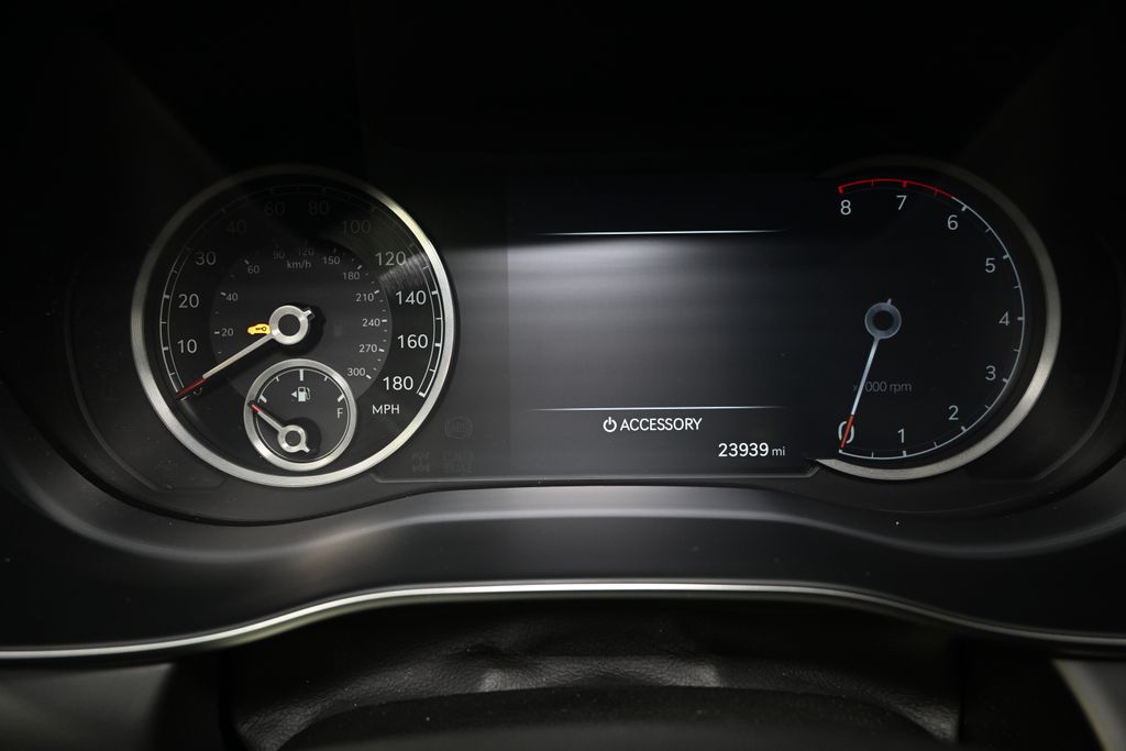 2023 Genesis G70 2.0T 25