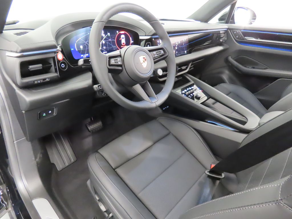 Thumbnail: 2025 Porsche Macan - 4