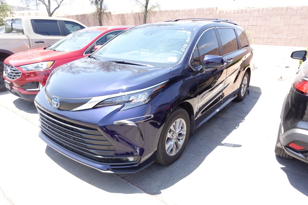 Used 2025 Toyota Sienna Van