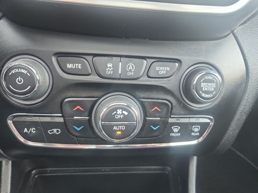 2021 Jeep Cherokee Latitude Lux Gray at Subaru and VW of Moon Township