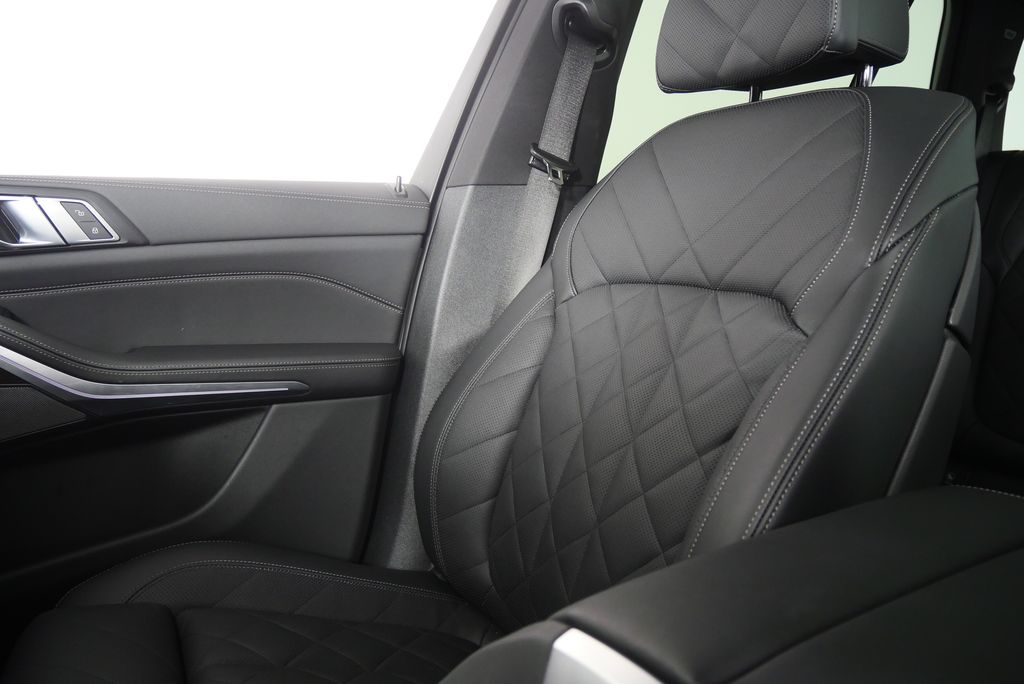 Thumbnail: 2025 BMW X5 - 29