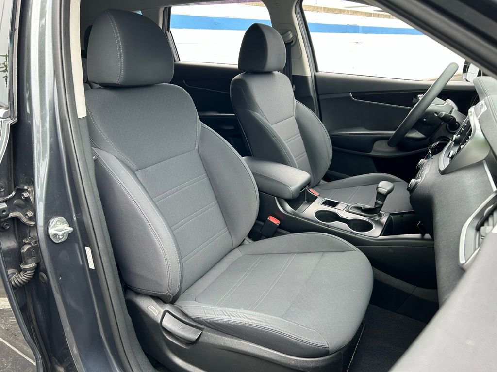 2020 Kia Sorento LX 24